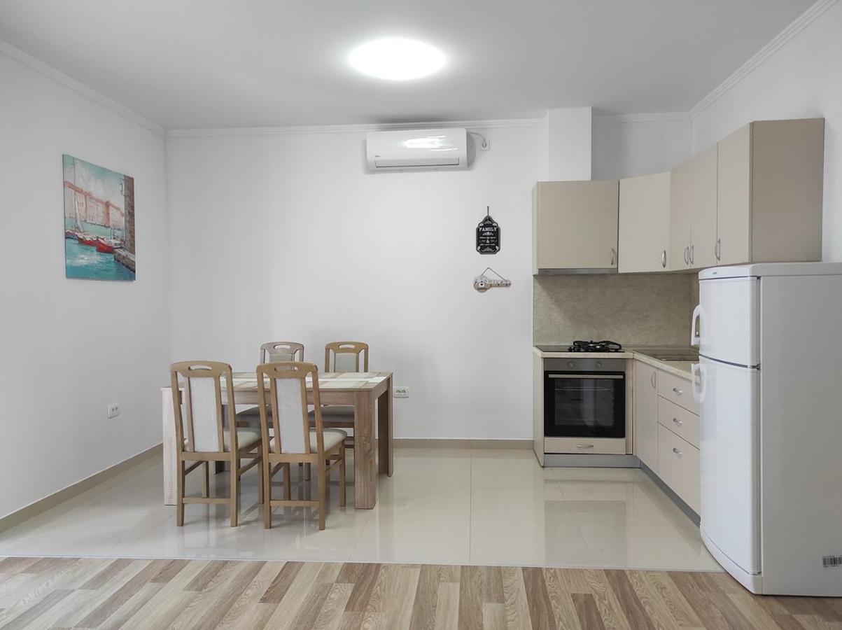 One Bedroom Apartment Gogo With Private Parking Neum Exterior photo